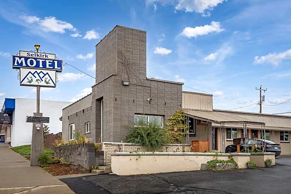 Selkirk Inn