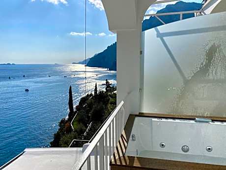 Deluxe Double Room with Balcony and Sea View