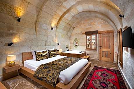 Queen Suite with Spa Bath