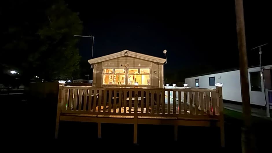 8 Bed Sun Decked Caravan Unlimited High speed Wifi and fun at Seawick Holiday Park