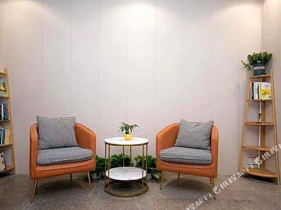 Yongjia Hotel (Guangzhou Sports West Metro Station)