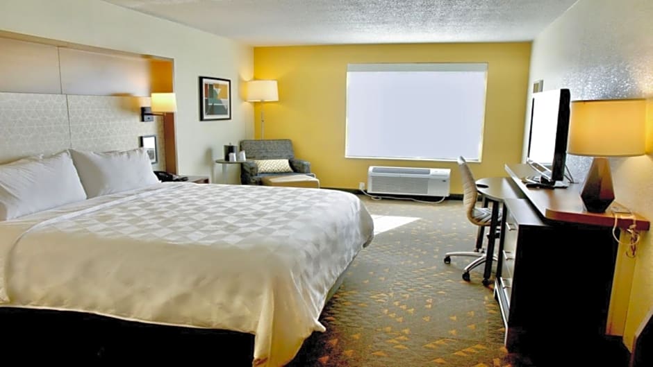 Holiday Inn Hotel & Suites Overland Park-Convention Center