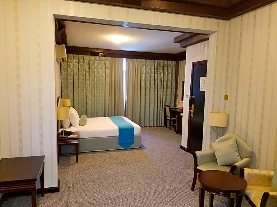 Photo 1 of 6 of Executive Suite