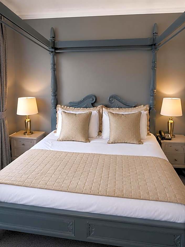 The Popinjay Hotel