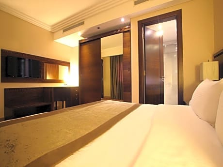 Executive Suite City view