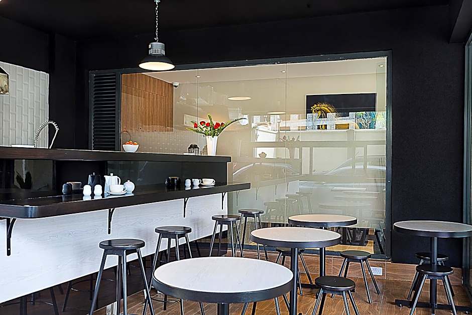 L'Aziz Suites - Near Aga Khan Hospital