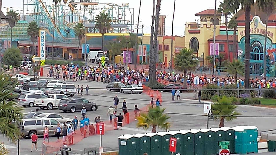 Fireside Inn By The Beach Boardwalk & Bowling