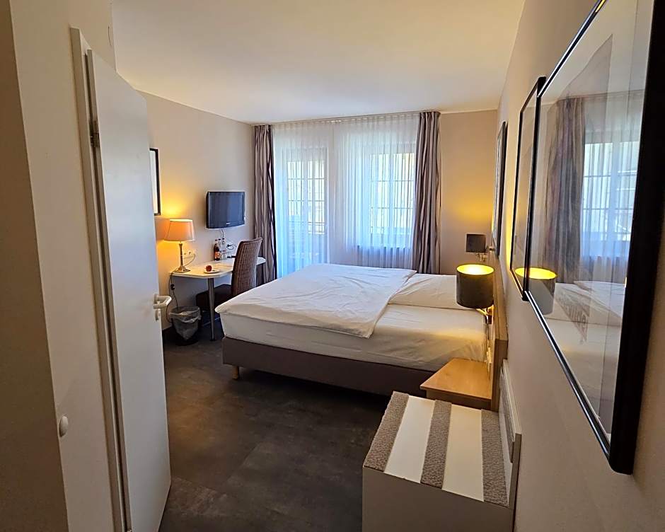 Hotel Garni "Am Ellinger Tor"