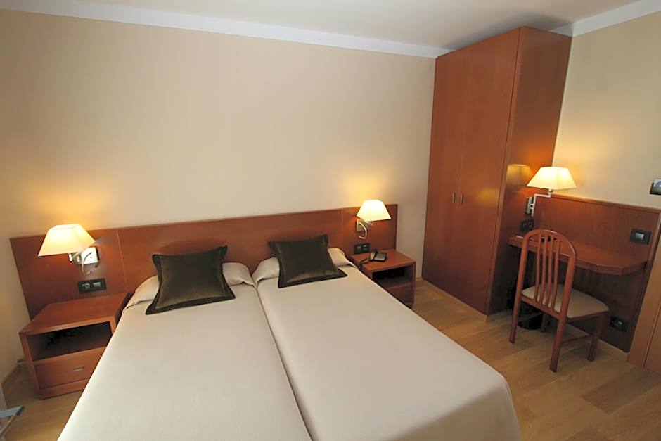 Photo 1 of 11 of 1 Double Bed or 2 Beds