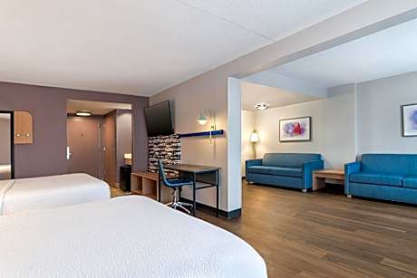 Queen Suite with Two Queen Beds