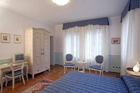 Double or Twin Room with Private Bathroom