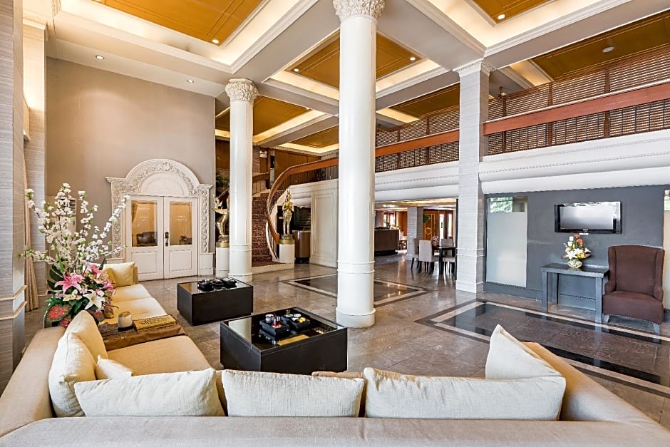 The Niran Grand Hotel