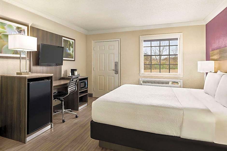 La Quinta Inn & Suites by Wyndham San Antonio Lackland