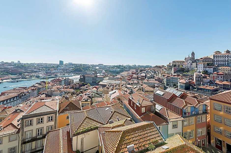 Oporto Street das Aldas - River View