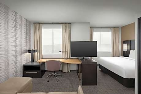 King Studio with Sofa Bed - Hearing Accessible