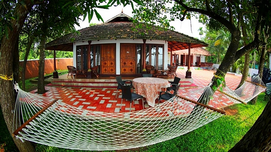 Saro Lake County Hotel