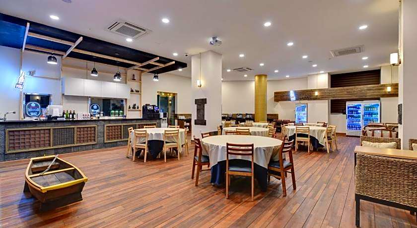 Sea & Moon Tourist Hotel