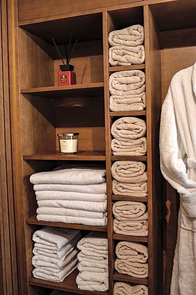 Golden Golem hotel & Spa