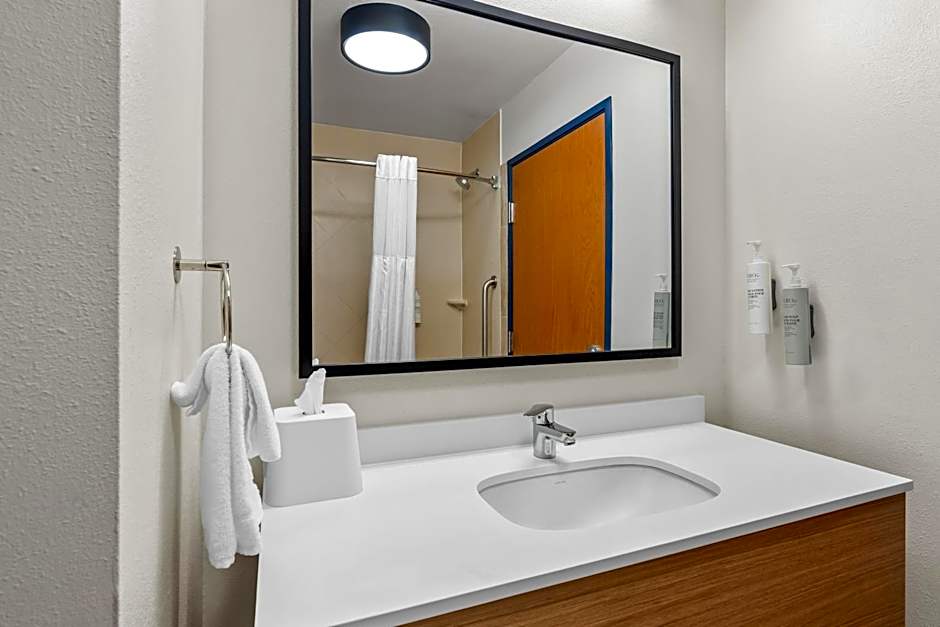 Spark by Hilton Shawnee