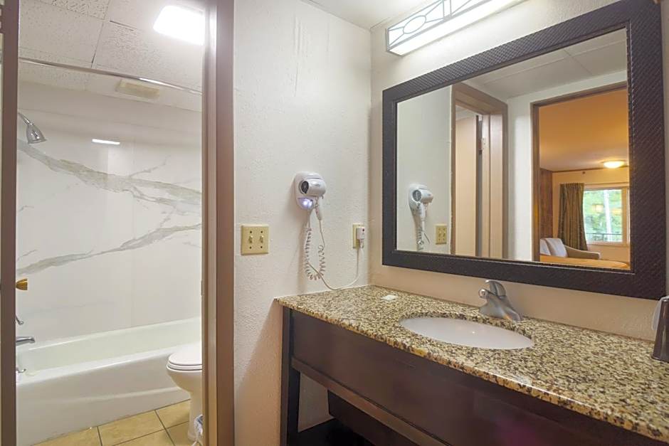 Tennessee Mountain Lodge Riverside by OYO