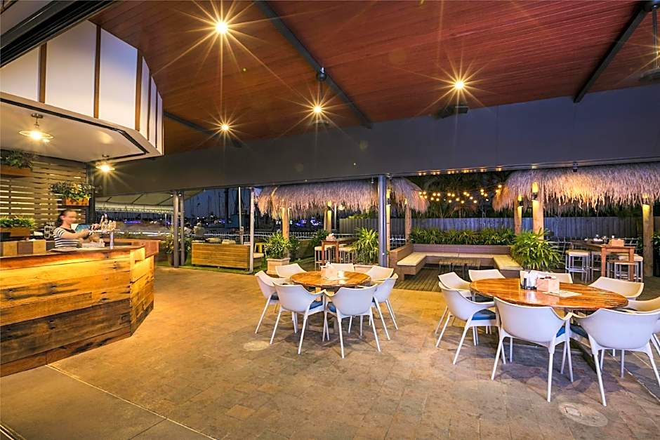 Nightcap at Kawana Waters Hotel