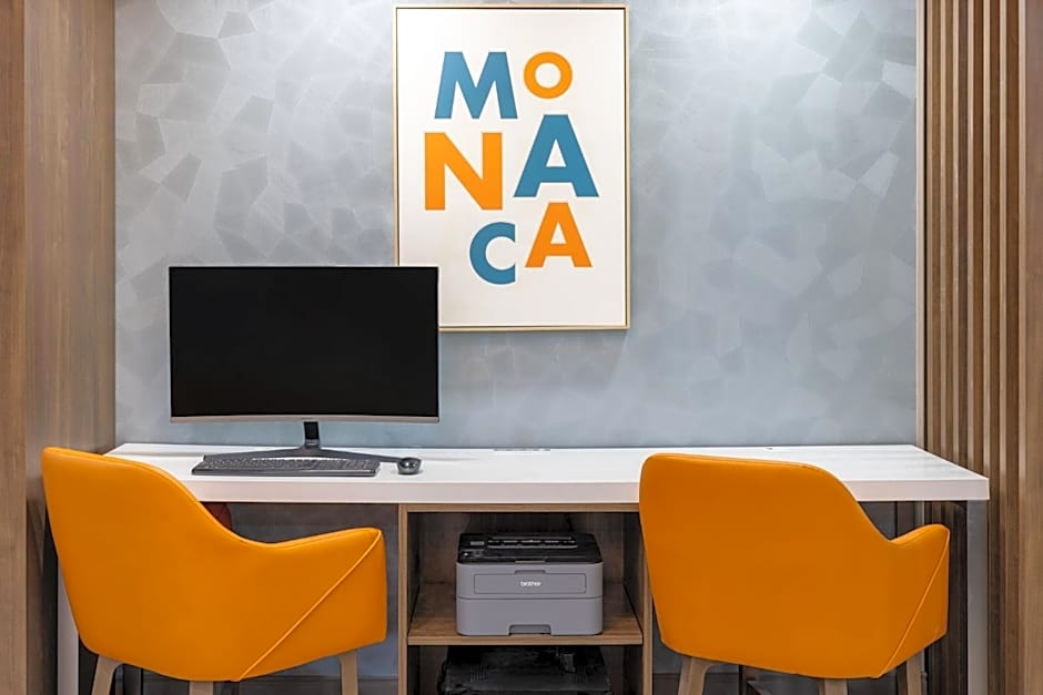 Holiday Inn Express Hotel & Suites Center Township By IHG