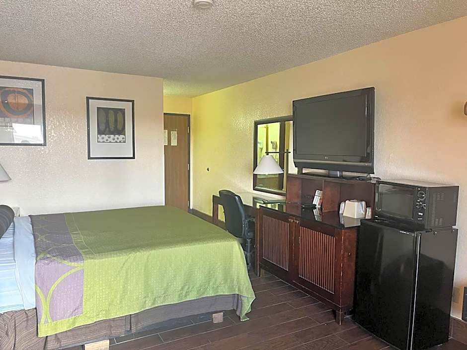 Motel 6 Deming, NM