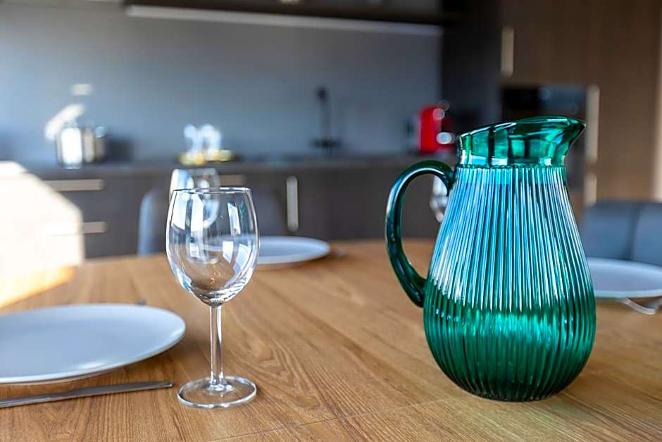 Akureyri Lux Apartments with hot tub access