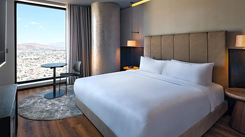 VETTA, DISTRITO UNO, AUTOGRAPH COLLECTION