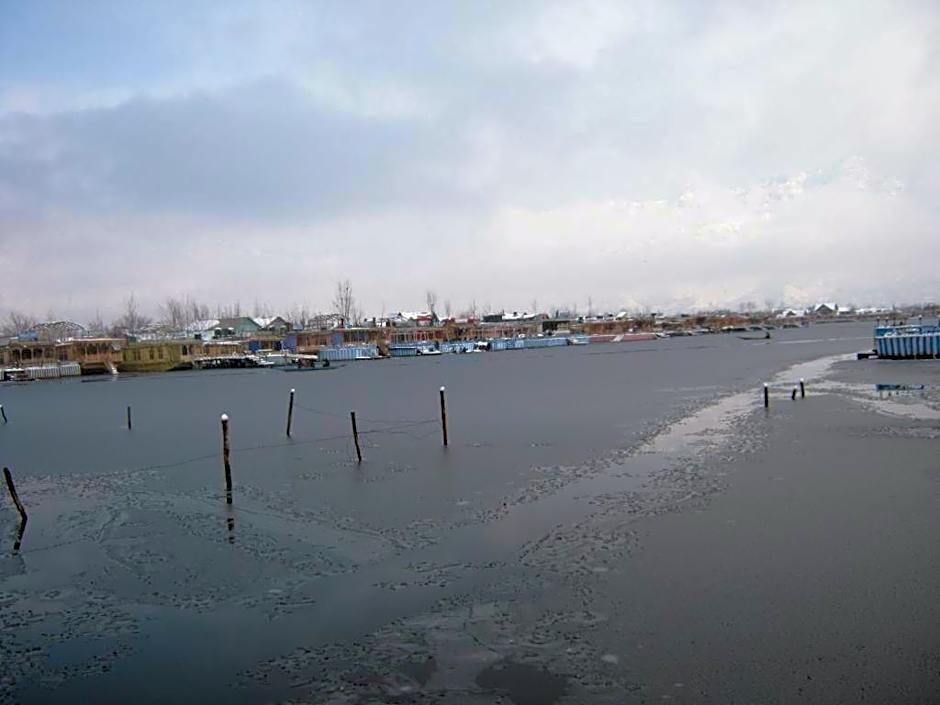 Young Shahzada Group of Houseboats