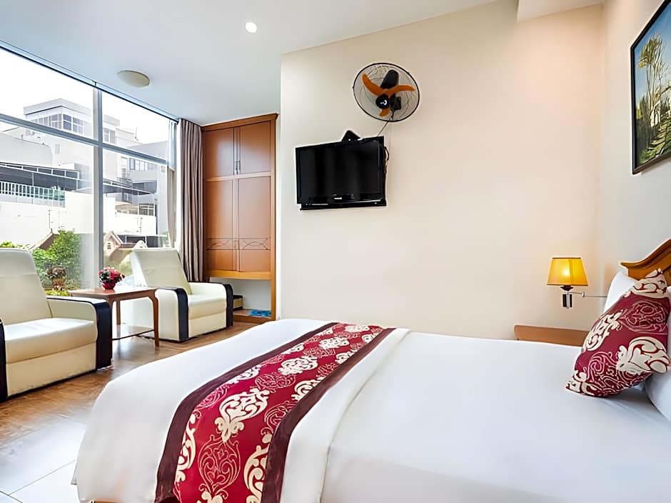 Queen Hotel Saigon Airport