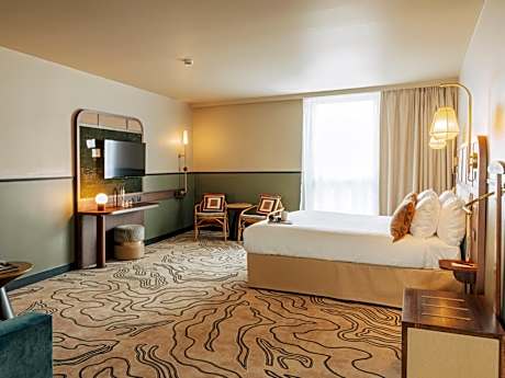 Queen Suite with Sofa Bed