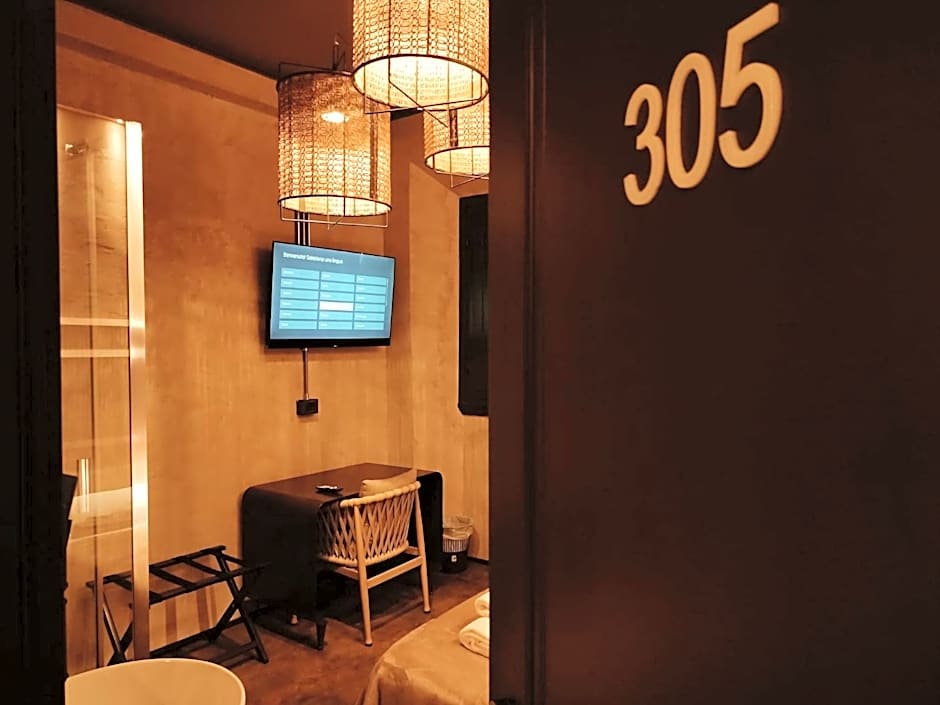 Hotel & Hostel 7