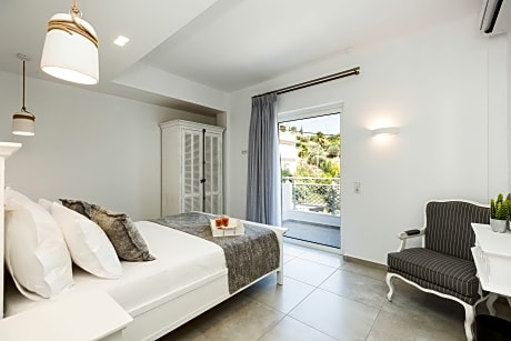 King Suite with Pool View