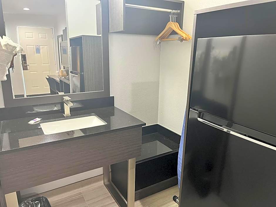 Studio 6 Suites Escondido, CA