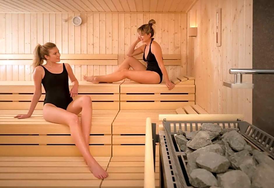 The Warren Holiday Park - Family Chalet