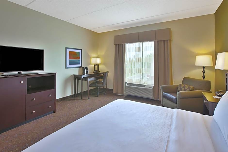 Holiday Inn Express & Suites Geneva Finger Lakes By IHG