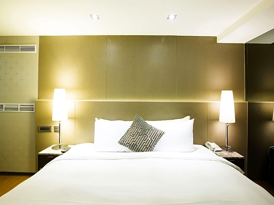 Amici Hotel Six Star Hostel