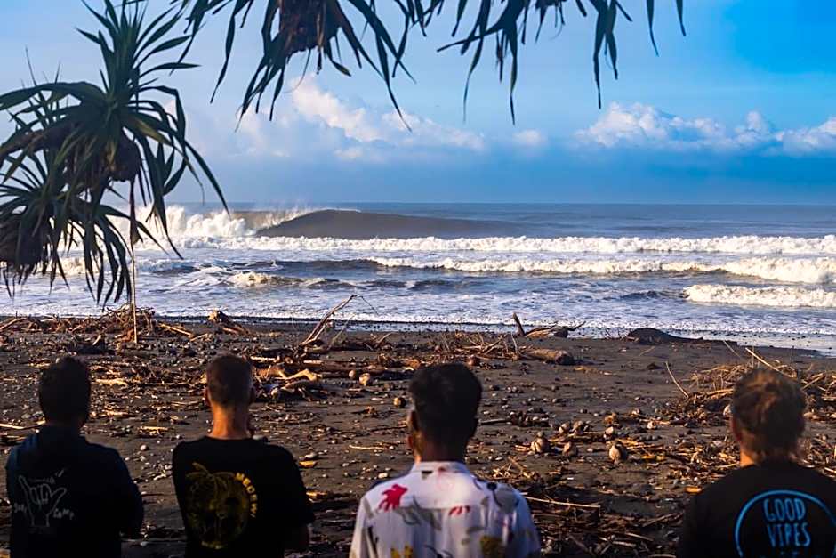 Medewi Secret SurfCamp