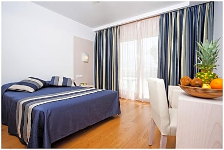 Double or Twin Room (2 Adults + 1 Child)