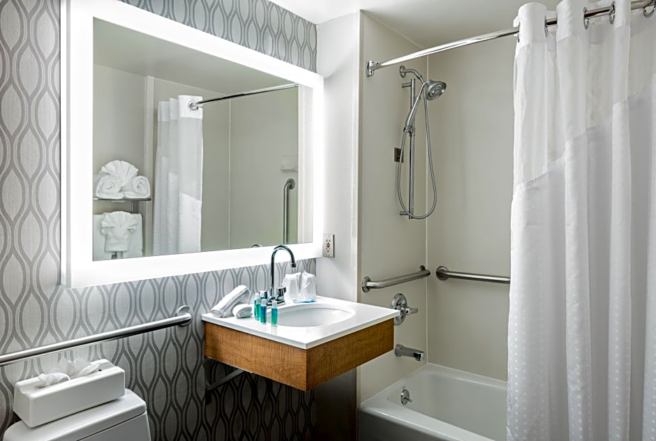 Holiday Inn Express Brooklyn, an IHG Hotel