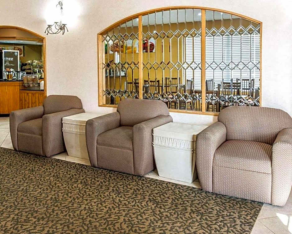 Quality Inn & Suites Shelbyville I-74