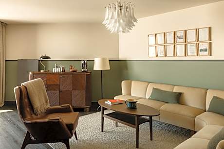 Privilege Family Room - Village View
