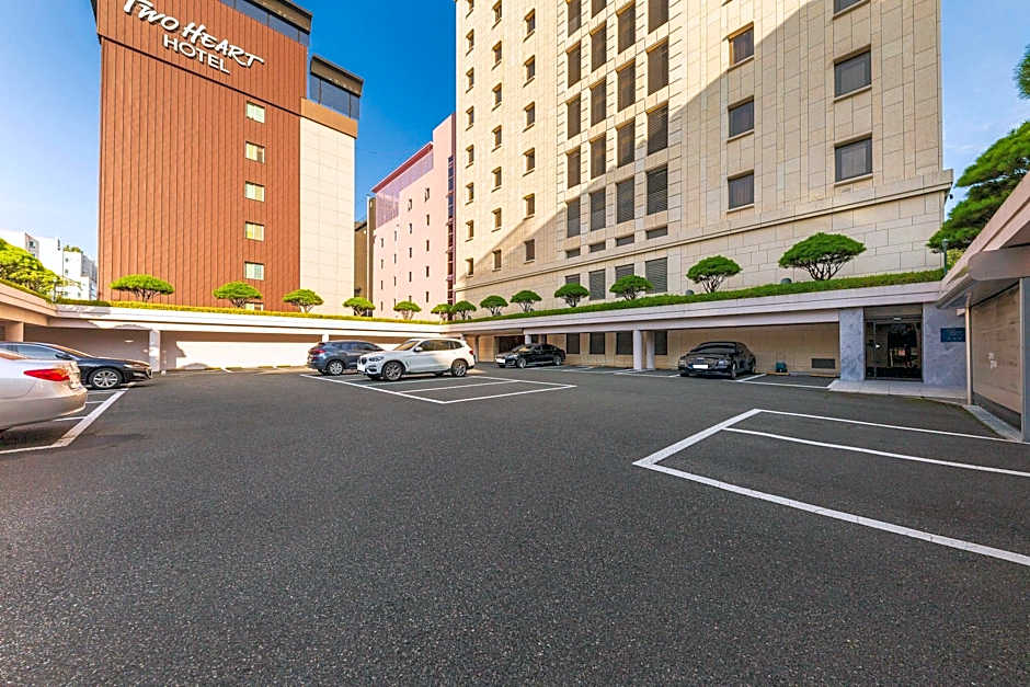 Pinegrove Hotel