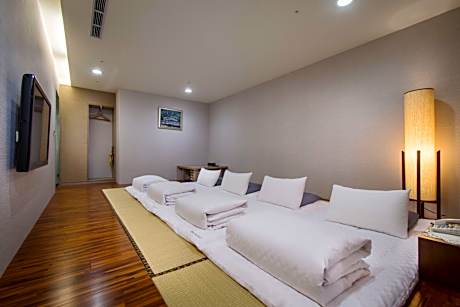 Premier Japanese-Western-Style Suite