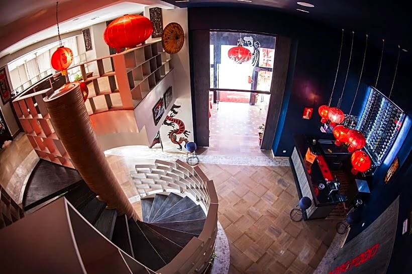 Intouriste Hôtel & Suites