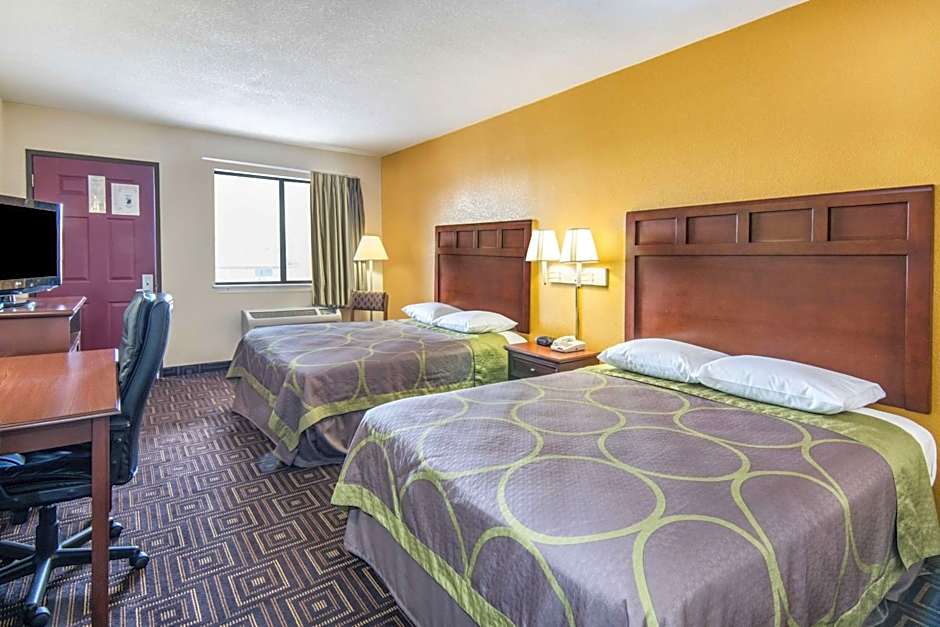 Super 8 by Wyndham Seguin