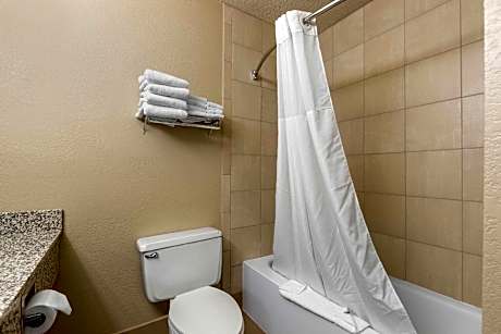 2 Queen Beds, Smoking