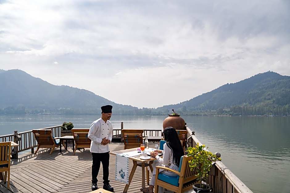 Sukoon Houseboat Dal Lake