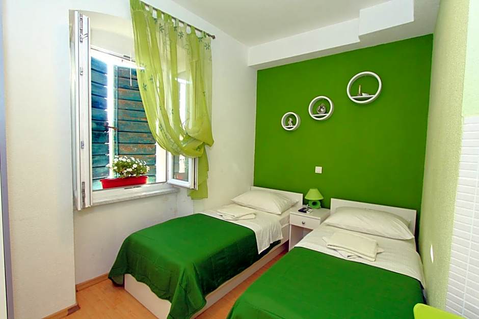 Nirvana Rooms & Apartments